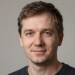 Улыбающийся Алексей Волков, получивший первый беспроцентный онлайн-займ в сервисе Мир-Займов